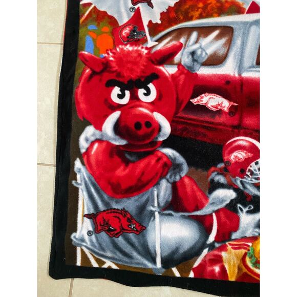 University Of Arkansas Razorback Fleece Blanket BBQ Tailgate Gently Used 45x65 - Picture 4 of 10